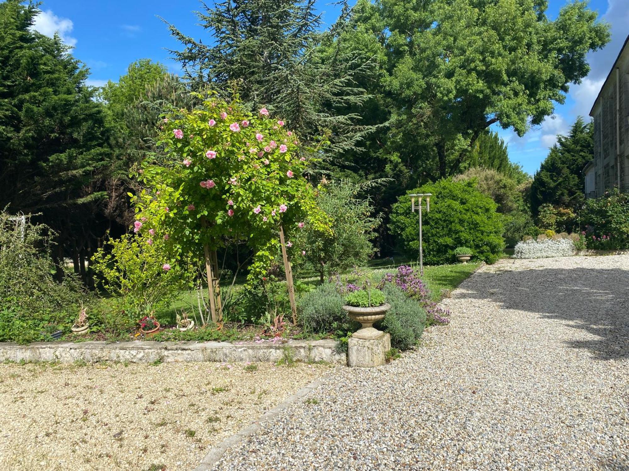 Domaine De La Perthuiserie Saint-Porchaire Exterior photo