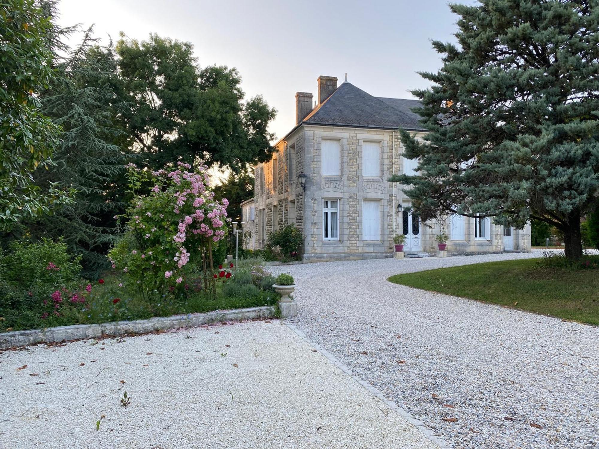 Domaine De La Perthuiserie Saint-Porchaire Exterior photo